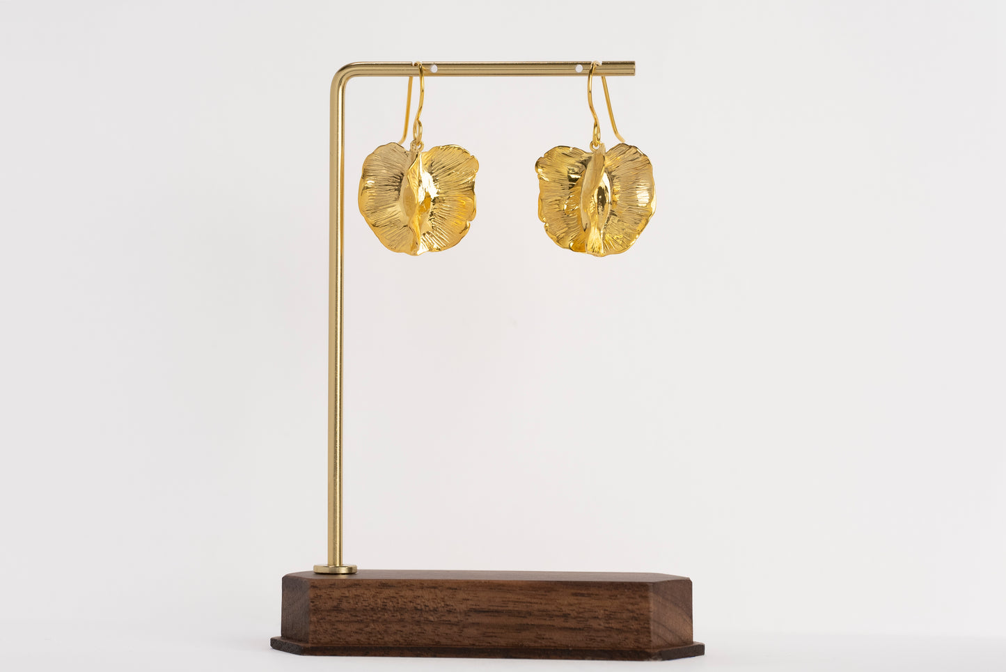 Large Bushwillow drop on hook in Gold Plated